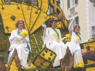 La reine des jonquilles 2009 et ses dauphines